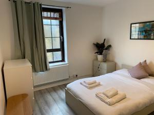 Old Street 1-Bedroom Entire Apartment Central London