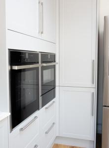 3 Bedroom House with Courtyard Garden and Parking