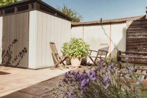 3 Bedroom House with Courtyard Garden and Parking