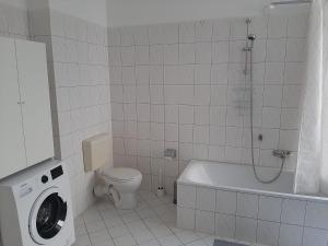 Zentrale 2-Zimmer-Wohnungen für Gruppen & Monteure, fußläufig zur Elbe & Shoppingcenter