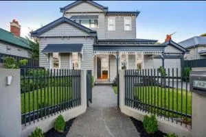 Spacious Room with Ensuite next to Coburg Station, Non Smoking House - Coburg