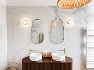 Maisons d'hotes Coeur Cristal - Maison de maitre & Ecolodge avec piscine et jardin : photos des chambres