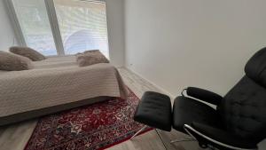 Upea ja hyvin varusteltu paritalohuoneisto lähellä merenrantaa