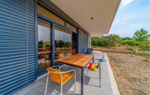 Pet Friendly Apartment In Stankovici