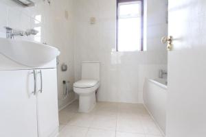 Bright & Spacious House Near Central London