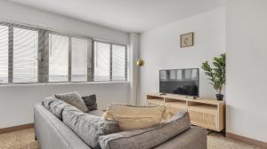 PP 1606 Beautiful Professional 1br Apt, Pool