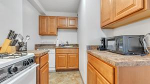 PP 1606 Beautiful Professional 1br Apt, Pool