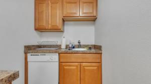 PP 1606 Beautiful Professional 1br Apt, Pool