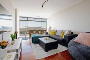 Sunny Central Green Point Apartment