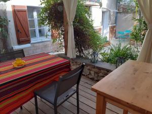 Appartements Joli F2 tout confort avec jardin : photos des chambres