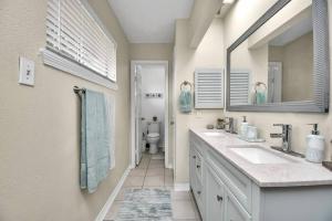 Coastal Comfort Moments from the Boardwalk with Gated Boat Parking