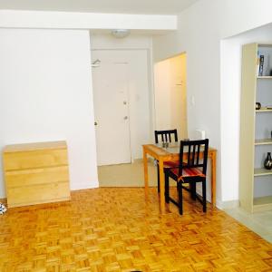 Stylish Montreal Apartment Comfortable Stay in the Golden Square Mile