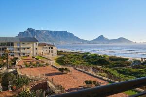 Modern Cape Town Beach Apartment