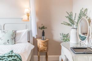 Superior Double Room room in The Mortal Man Inn