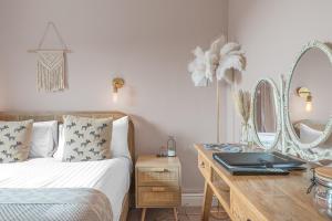 Standard Double Room room in The Mortal Man Inn