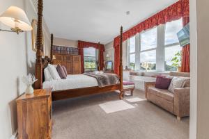 Four Poster Room room in The Mortal Man Inn