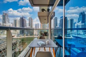ShoresInn - Chic Waterfront Living in Dubai Marina
