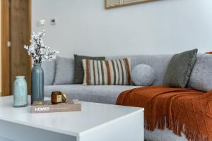 ShoresInn - Chic Waterfront Living in Dubai Marina