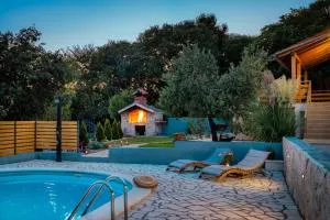 Villa Manda Adriatic with heated pool - Lađevci