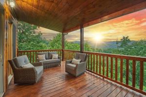 Mountain View, Indoor Pool, Luxury Cabin, Bears