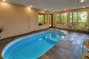 Mountain View, Indoor Pool, Luxury Cabin, Bears