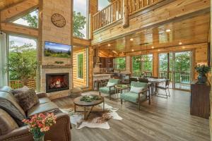 Mountain View, Indoor Pool, Luxury Cabin, Bears