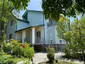 A house by the lake - Dushetʼi