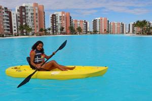 View And Access To The Lagoon~Kg Sz Bed, AC, Wifi