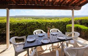 Maisons de vacances Beautiful Home In Bessas : photos des chambres