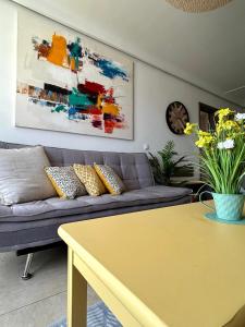 Sunny Corner, delux apartment vista mar and pool