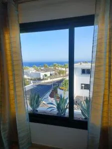 Sunny Corner, delux apartment vista mar and pool - 卡列罗港