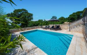 Amazing Home In Golas With Wifi