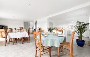 Stunning Home In Guégon With Wifi