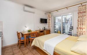 4 Bedroom Awesome Apartment In Selce 