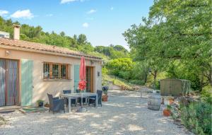 Maisons de vacances Beautiful Home In Besse-Sur-Issole : photos des chambres