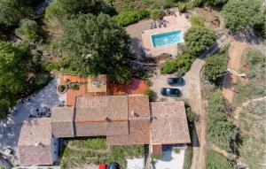 Maisons de vacances Beautiful Home In Besse-Sur-Issole : photos des chambres