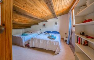 Maisons de vacances Beautiful Home In Besse-Sur-Issole : photos des chambres