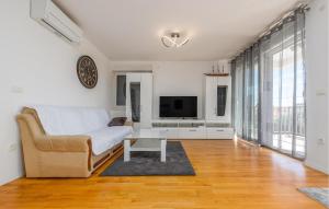 2 Bedroom Lovely Apartment In Zadar 