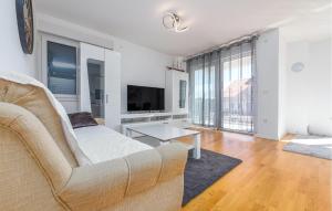 2 Bedroom Lovely Apartment In Zadar 