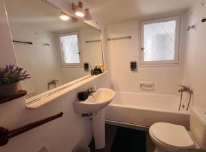 Concert Hall Apartment - Semitelou