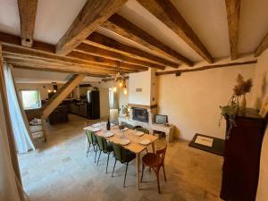 Maisons de vacances Maison Perrieres : photos des chambres