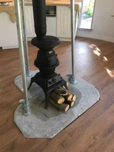 The Roundhouse - Unique space nestled in the trees