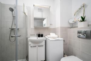 Prymasa Tysiąclecia 83A Free Garage by Perfect Apart