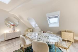 Escapade Luxe à Deux Pas des Champs-Élysées