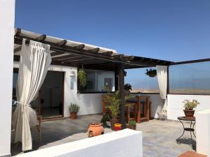 Stunning Views Private 5 mins to Beach Town Shops