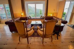 Signature 2BHK Villa NAINA by MountEdge Hospitality - Bahāsi