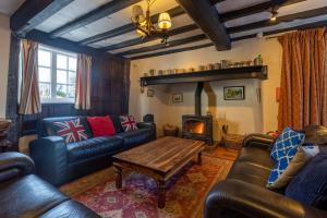 RYTON GRANGE FARMHOUSE to sleep 12