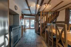 RYTON GRANGE FARMHOUSE to sleep 12