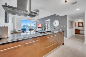 LUXURY 1BR CONDO W Icon Brickell-FREESPA