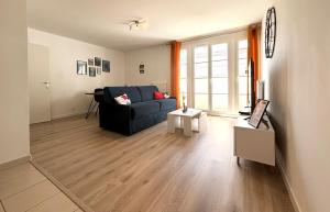 Cartier Disney 7min Train 6min Paris parking